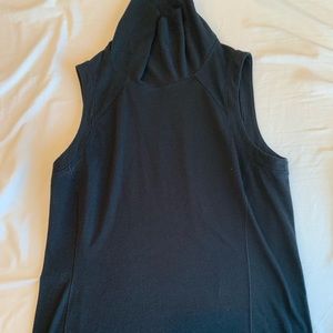 BLACK LULULEMON TURTLE NECK TANK!